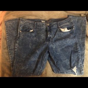 Stretch distressed ripped jeans